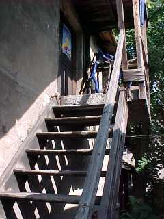 Die alte Holztreppe zum Atelier